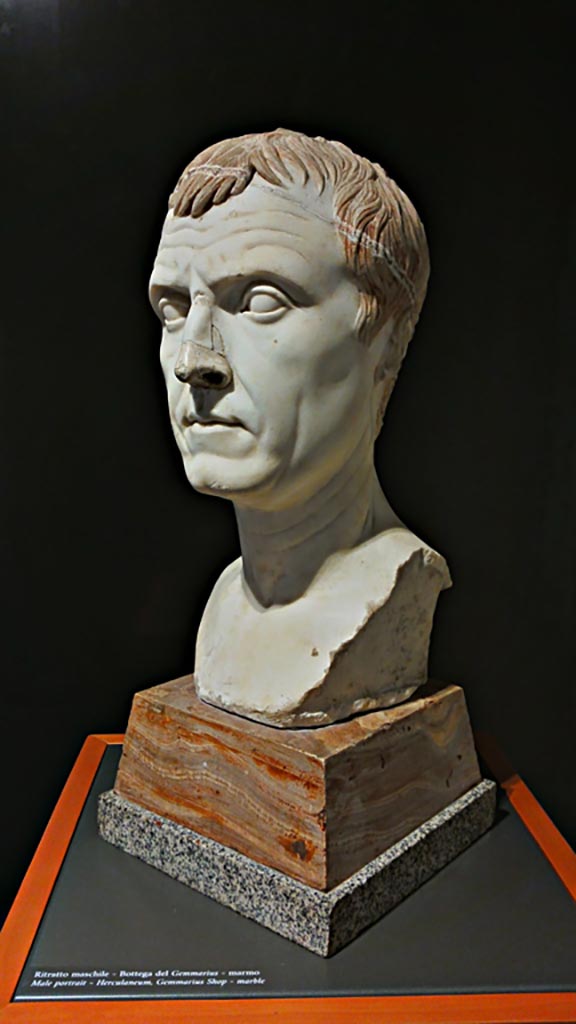 Ins. Orientalis II.10, Herculaneum. June 2019.
Male marble portrait bust with red paint in its hair, from Gemmarius Shop.
On display in exhibition in Antiquarium entitled “SplendOri, il lusso negli ornamenti ad Ercolano”.
Photo courtesy of Giuseppe Ciaramella.